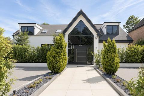 6 bedroom detached house to rent, Barham Avenue, Elstree