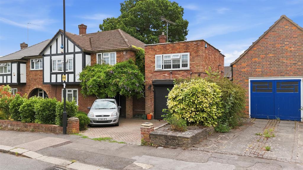 House exterior, garage