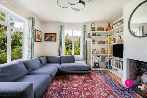 Rushden Gardens, London, NW7