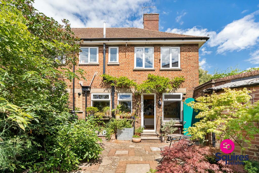 Detached house exterior, garden