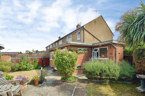 3 bedroom end of terrace house for sale, Peartree Gardens, Romford, RM7