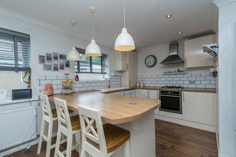 3 bedroom detached bungalow for sale, Meadow View, Skelmanthorpe, Huddersfield, HD8 9ET