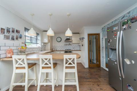 3 bedroom detached bungalow for sale, Meadow View, Skelmanthorpe, Huddersfield, HD8 9ET