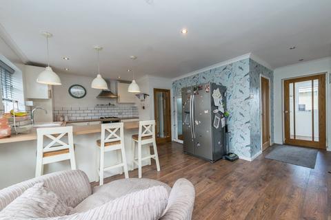 3 bedroom detached bungalow for sale, Meadow View, Skelmanthorpe, Huddersfield, HD8 9ET