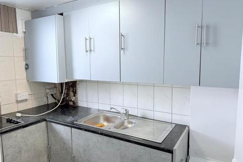 5 bedroom flat to rent, Ewell Road, Surbiton, KT6