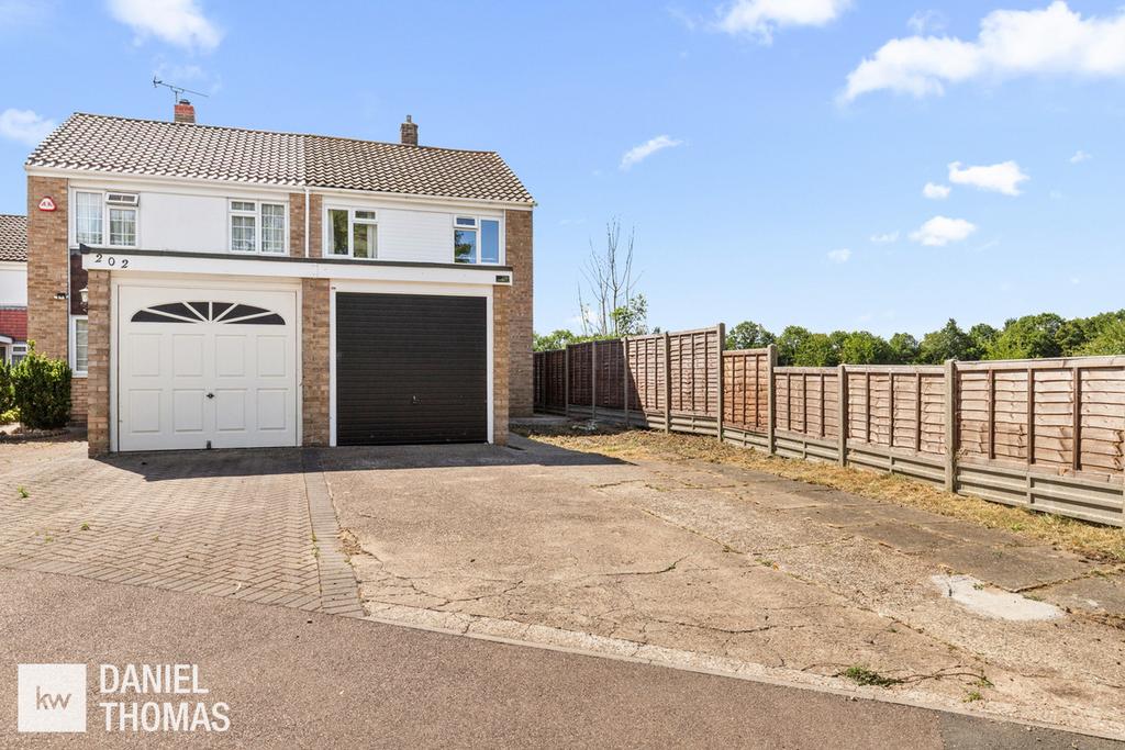 Detached house exterior, driveway, garage