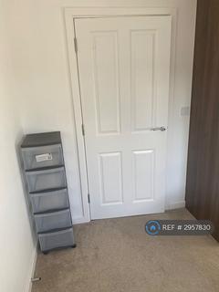 4 bedroom semi-detached house to rent, Divot Way, Basingstoke, RG24