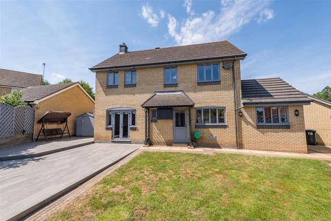 4 bedroom detached house for sale, Marbled White Drive, Ipswich IP8