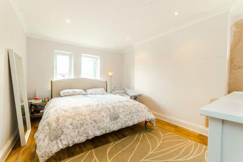 3 bedroom flat for sale, Huddlestone Road, Willesden, London, NW2