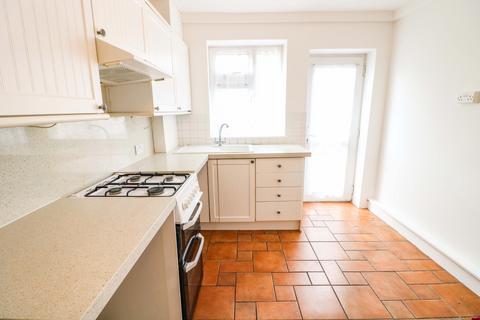 2 bedroom apartment to rent, Ravensbourne Gardens, Essex IG5