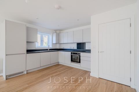 2 bedroom terraced house to rent, Charles English Close, Ipswich, IP1