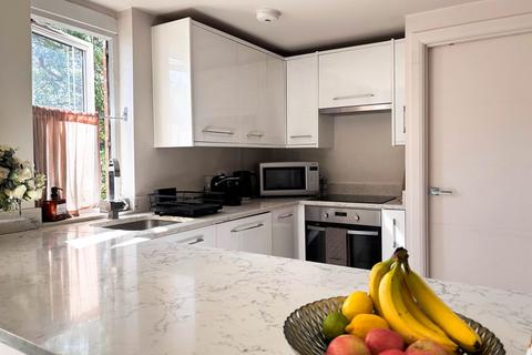 2 bedroom flat for sale, Albemarle Road, Beckenham, BR3