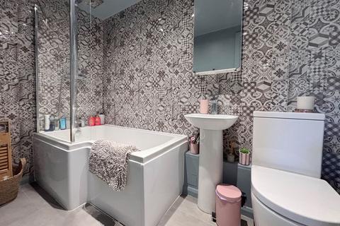 2 bedroom flat for sale, Albemarle Road, Beckenham, BR3