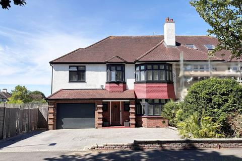 Hayes Way, Park Langley, Beckenham, BR3