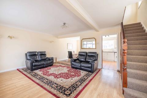 3 bedroom semi-detached house to rent, Corwell Lane, Uxbridge UB8