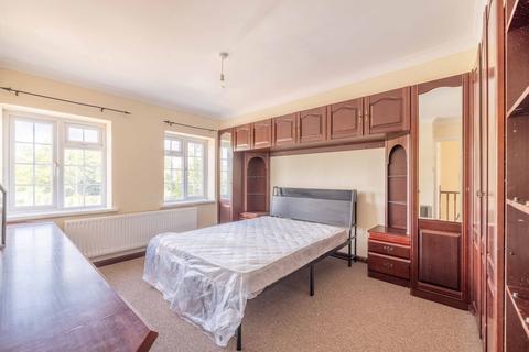 3 bedroom semi-detached house to rent, Corwell Lane, Uxbridge UB8