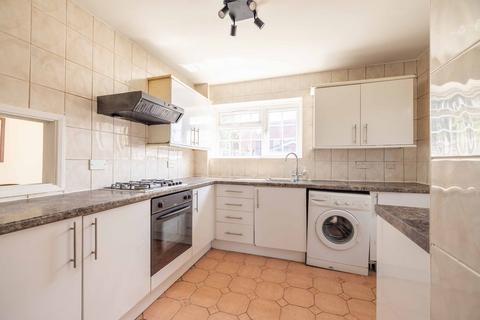 3 bedroom semi-detached house to rent, Corwell Lane, Uxbridge UB8