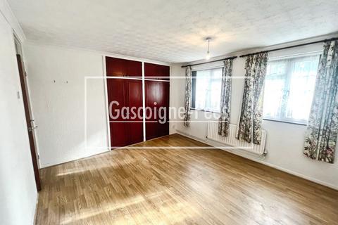 4 bedroom detached house to rent, Glendale Close, Woking, GU21