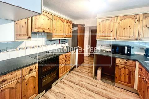 4 bedroom detached house to rent, Glendale Close, Woking, GU21