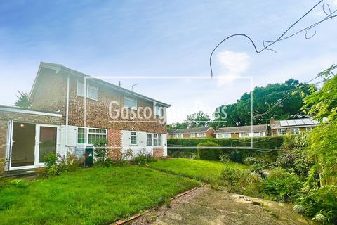4 bedroom detached house to rent, Glendale Close, Woking, GU21
