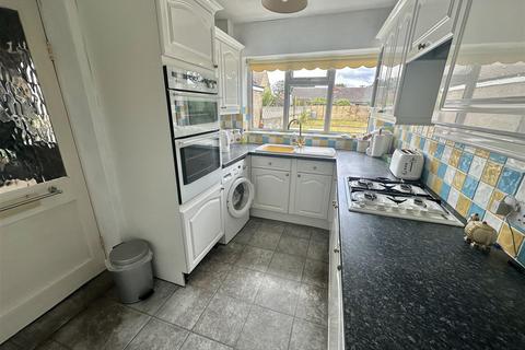 4 bedroom semi-detached house for sale, Whitehall Avenue, Mirfield