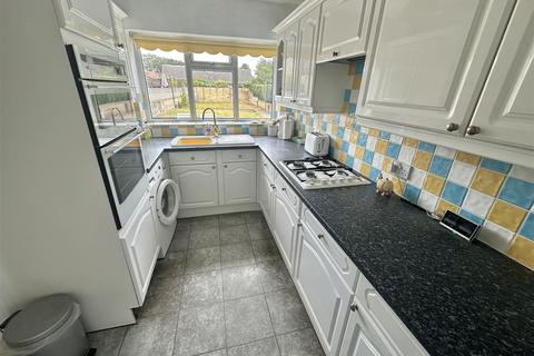 4 bedroom semi-detached house for sale, Whitehall Avenue, Mirfield