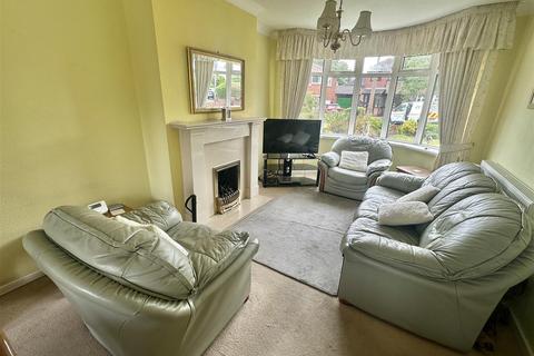 4 bedroom semi-detached house for sale, Whitehall Avenue, Mirfield