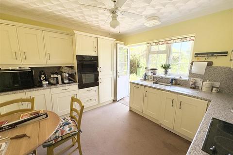 3 bedroom detached bungalow for sale, Mays Lane, Fareham PO14