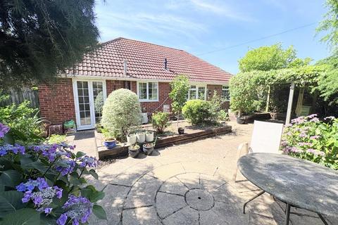 3 bedroom detached bungalow for sale, Mays Lane, Fareham PO14