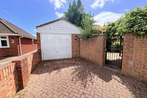 3 bedroom detached bungalow for sale, Mays Lane, Fareham PO14