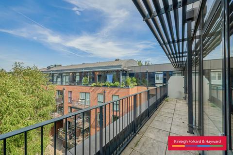 2 bedroom penthouse to rent, Milles Square London, Brixton, London, SW9