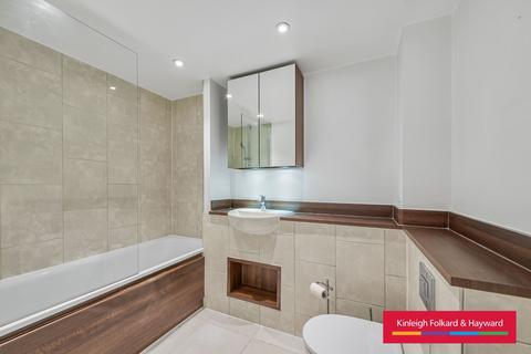 2 bedroom penthouse to rent, Milles Square London, Brixton, London, SW9