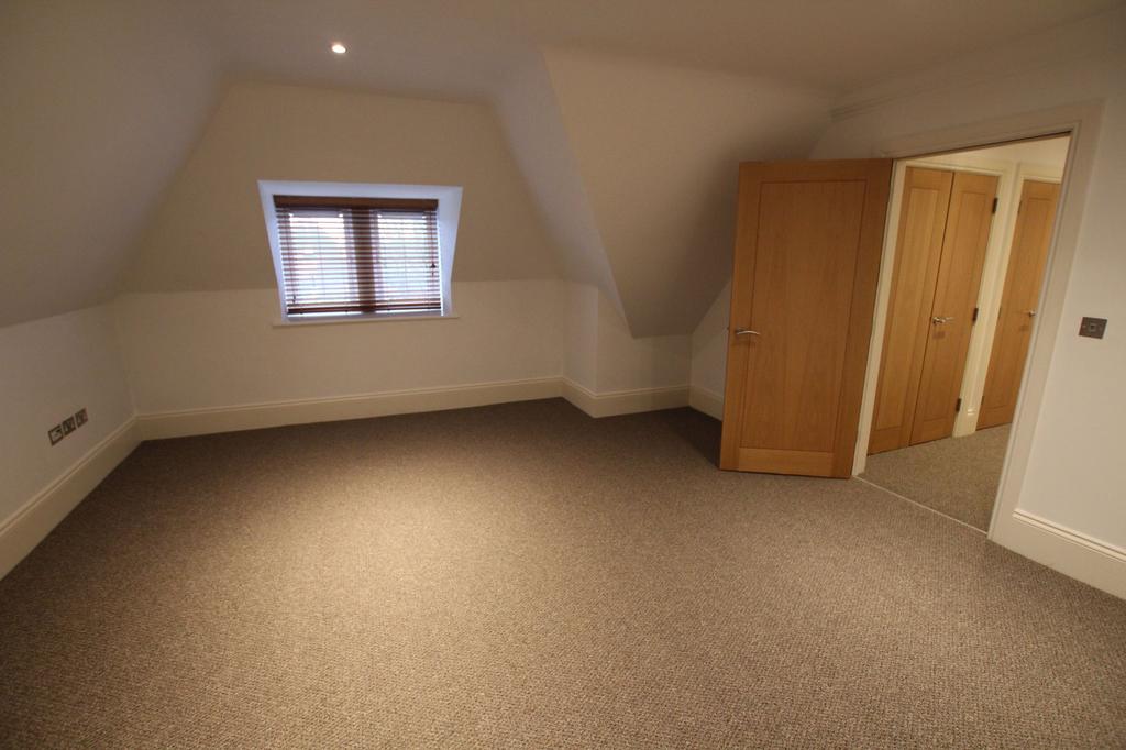 Apartment in Sutton Coldfield, Whitehouse Common - View 2