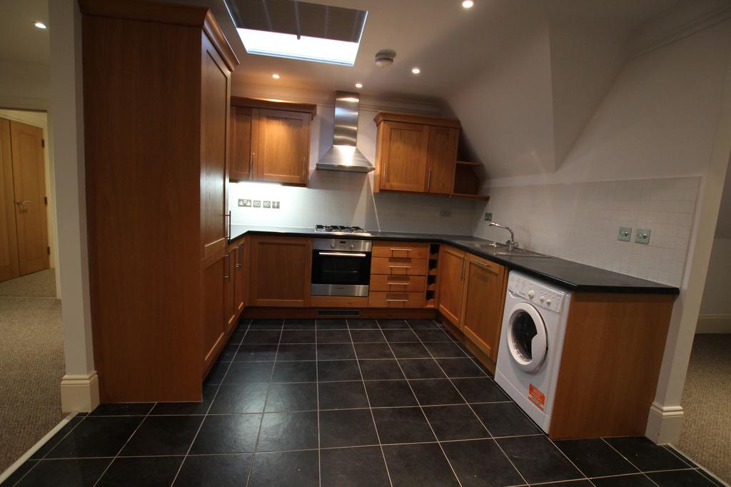Apartment in Sutton Coldfield, Whitehouse Common - View 4