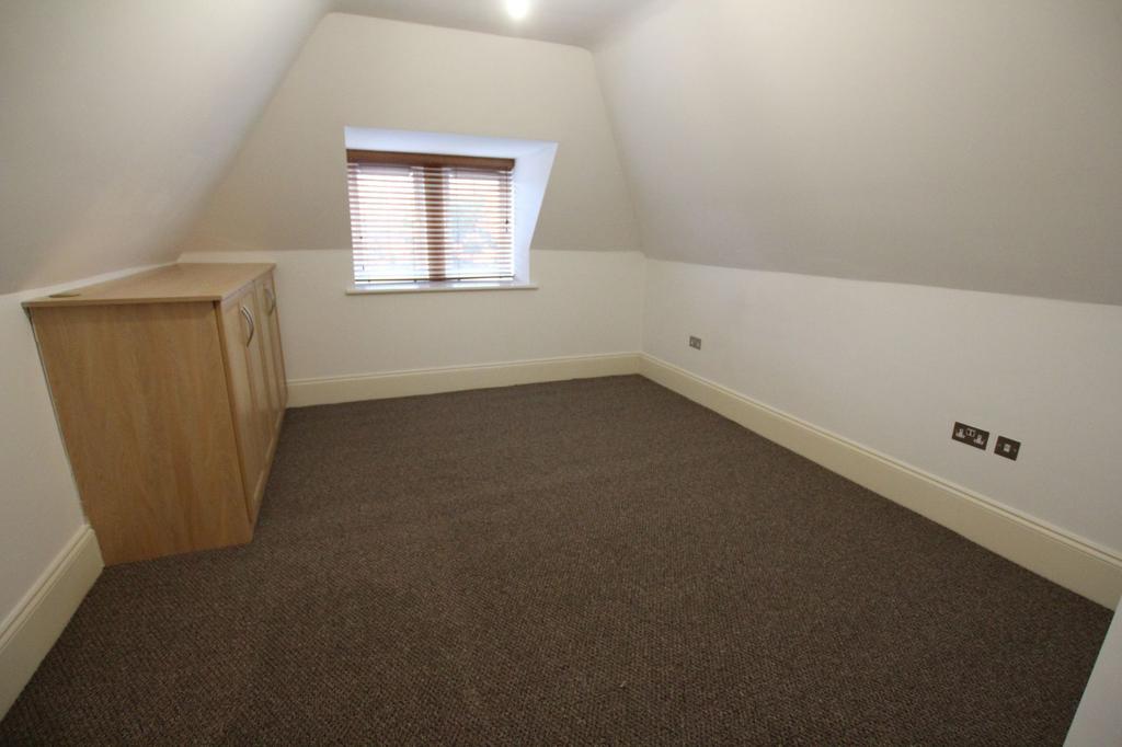 Apartment in Sutton Coldfield, Whitehouse Common - View 5
