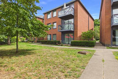 2 bedroom apartment to rent, Keylands House, Isleworth