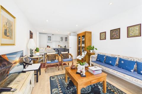 2 bedroom apartment to rent, Keylands House, Isleworth