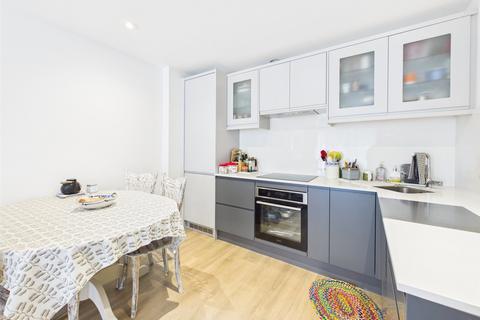 2 bedroom apartment to rent, Keylands House, Isleworth