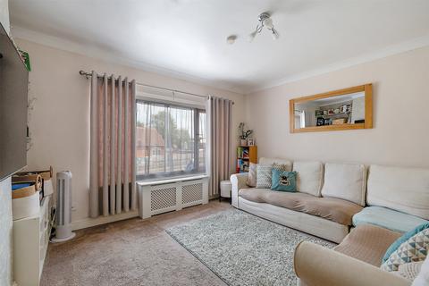 2 bedroom maisonette for sale, Kingston Road, Leatherhead, Surrey, KT22