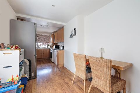 2 bedroom maisonette for sale, Kingston Road, Leatherhead, Surrey, KT22