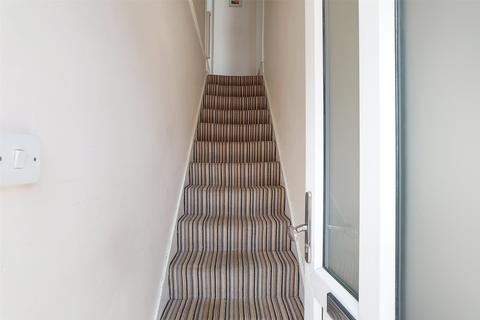 2 bedroom maisonette for sale, Kingston Road, Leatherhead, Surrey, KT22