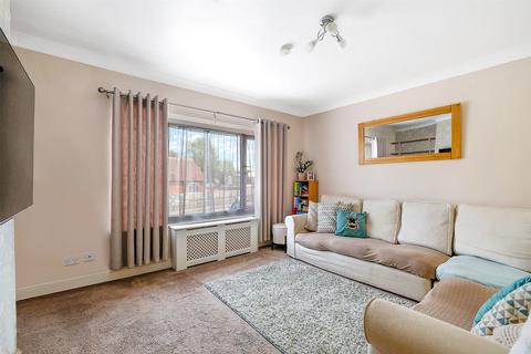 2 bedroom maisonette for sale, Kingston Road, Leatherhead, Surrey, KT22