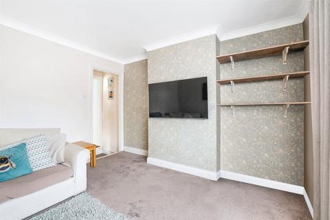 2 bedroom maisonette for sale, Kingston Road, Leatherhead, Surrey, KT22