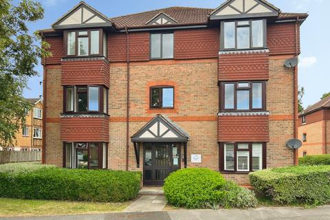 2 bedroom apartment for sale, Chestnut Close, Fleet, Hampshire