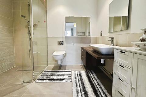 2 bedroom apartment for sale, Redfields Lane, Church Crookham, Fleet