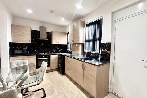 2 bedroom terraced house to rent, Cowper Mount, LEEDS