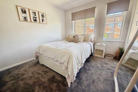 undefined, Avon Close, Calcot, Reading