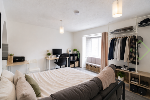 Studio to rent, London N13