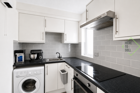 Studio to rent, London N13