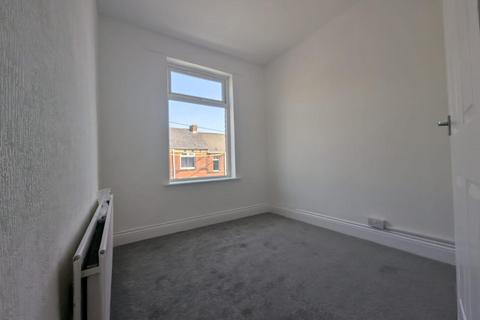 2 bedroom flat to rent, Park Road, Stanley